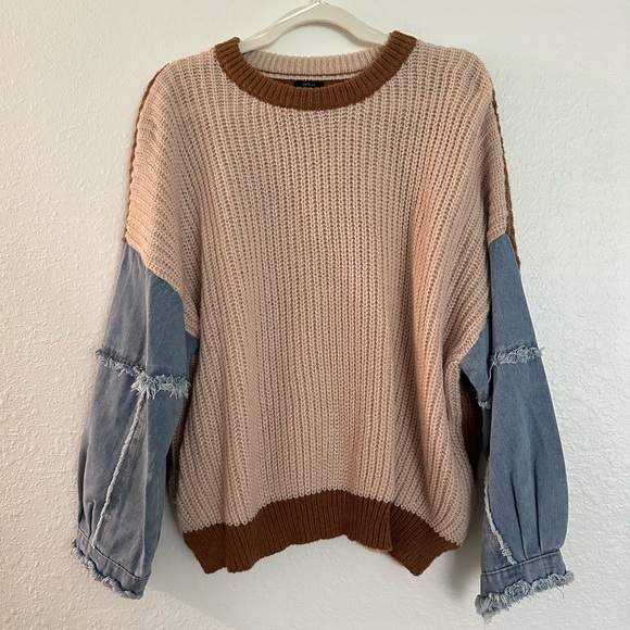 028. NWT Women’s Knit Denim Sleeve Sweater - Picture 2 of 8